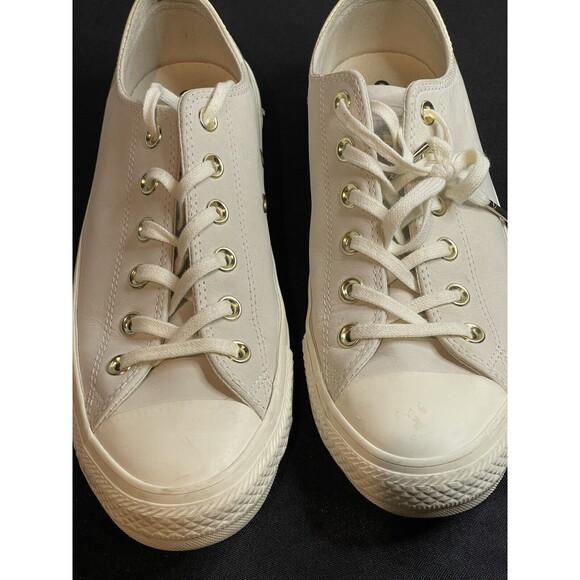 Converse White Leather Women’s 9 Low top Chuck Taylor’s - Picture 9 of 9